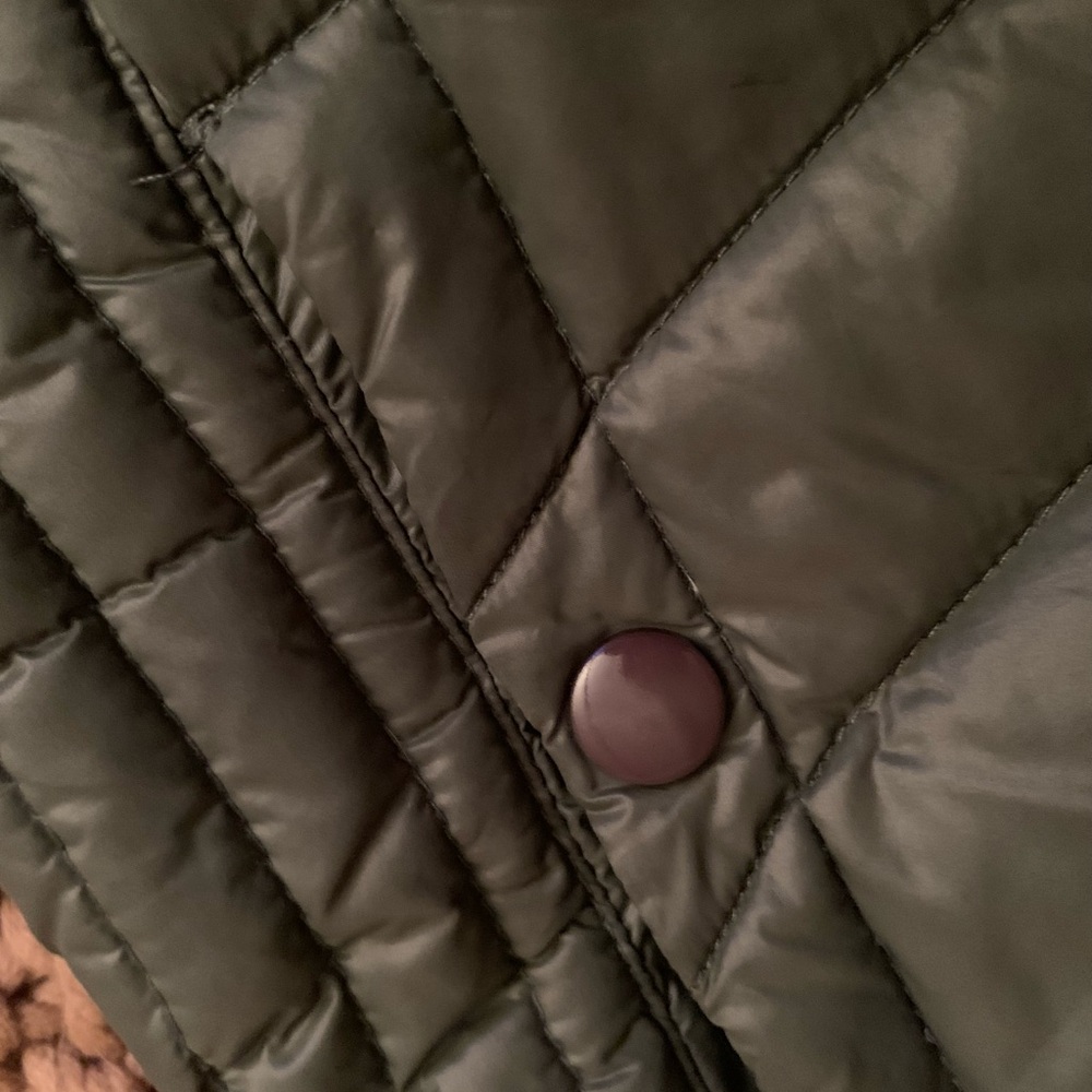 Bernardo Olive Quilted Hooded Vest - Picture 4 of 6